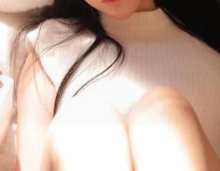 微密圈 – 120斤的小王同学最新作品集——自拍，尽显他的“锁骨角度”，哈哈。