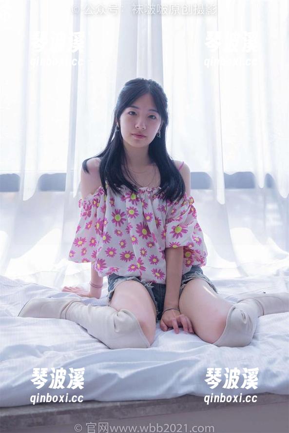 BoBoSocks袜啵啵 - 小沫黑丝美图分享，总是有点“不走寻常路”的味道。