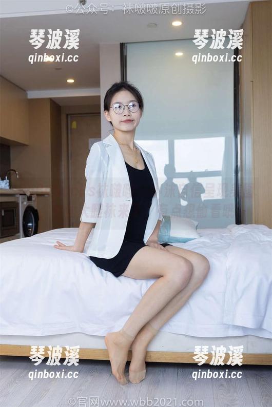 BoBoSocks袜啵啵 - 小沫自信呈现美图，白丝大腿袜来了，有点想偷看哦
