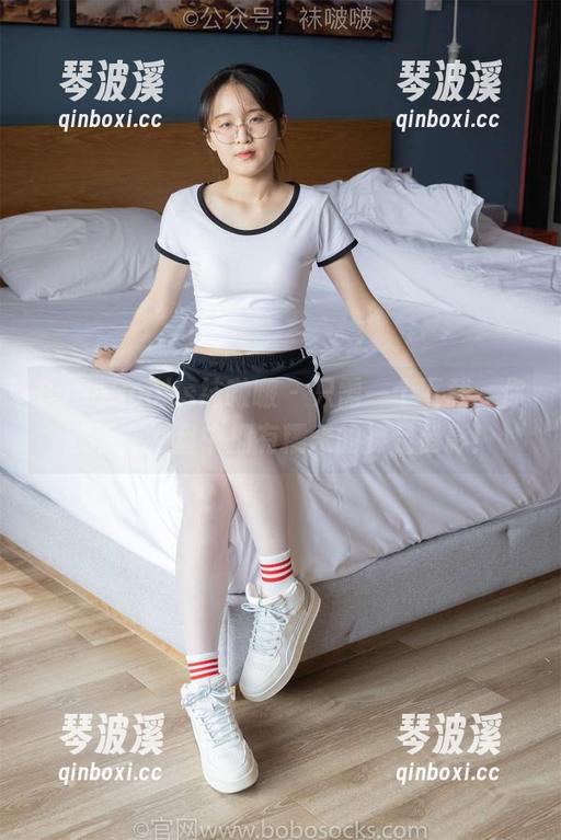 BoBoSocks袜啵啵 - 只需一个下载，你就能在网盘中拥有糯米的裸足俏影！