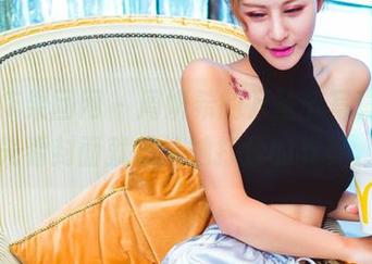 GIRLT果团网 – 周妍希的万圣节写真集，光看封面就想给她打分的节奏。