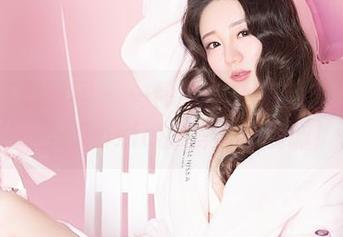 GIRLT果团网 – 一件牛仔裤的全套搭配：妲己_Toxic的美学与戏谑！
