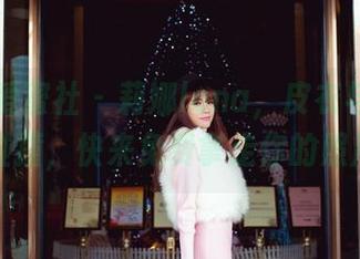 IMiss爱蜜社 – 莉娜lena，皮衣与光影的奇怪碰撞，快来免费拿走你的照片吧！