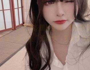 MiMi Chan的艾尔贝多照片合集，轻描淡写中藏着一丝妩媚，真让人“无意中”多看了几遍。