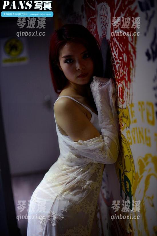 PANS - 允儿轻松穿搭，高清写真中棉袜与妆容的完美无缝连接。