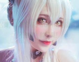 在流云里起舞，原图定格了Sakiiii翎柒那种‘什么都不在意’的气质！