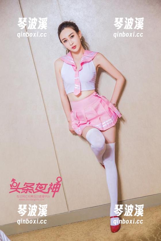 TouTiao头条女神 - 李丽莎的全套眼镜大片，面对这视线，我都无处可逃了……下载请自备勇气。