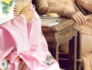 UGirls尤果网 – 闪过的黑色——周心情高清作品集，恍若玩了一场隐形的捉迷藏。