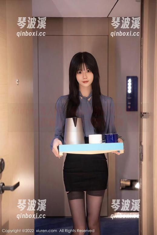 Xiuren秀人网 - 何嘉颖的圣诞合集：每张图都让人想默默翻个白眼