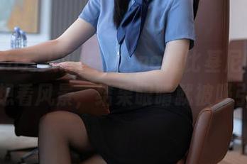 Xiuren秀人网 – 尤Una娜比基尼图包，明明想看风景，结果眼睛就被吸引了…