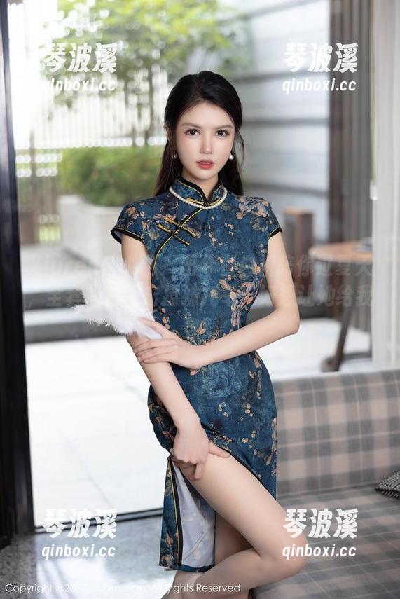 Xiuren秀人网 - 田兮白白裙陪你过夏天，全套图片直击撩妹托举！好想让她给我穿！