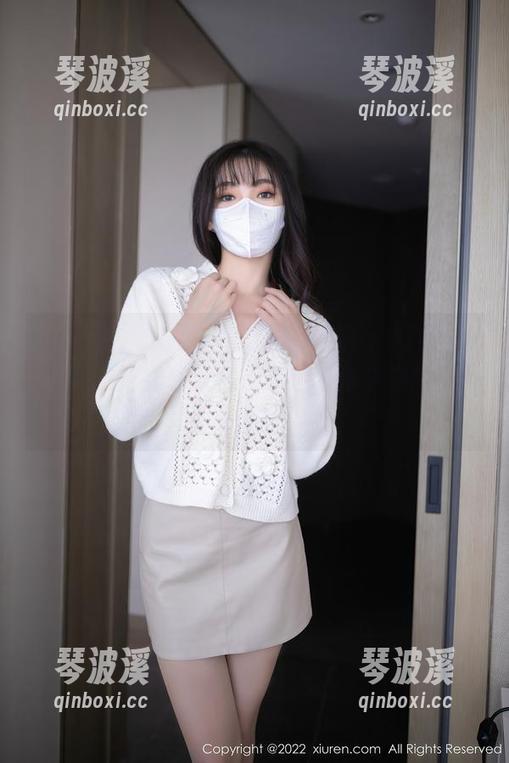 Xiuren秀人网 - 除了在线美图，陈雅漫VICKY的修女奇遇实在有趣，似乎在撕开什么？