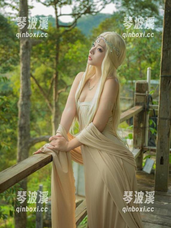 貌似是连衣裙，其实是yuuhui玉汇的cos心思乱入
