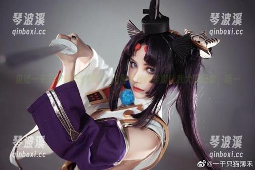 见过一千只猫薄禾的侧影，但图包里的美脚让我大胆想象，唔…。