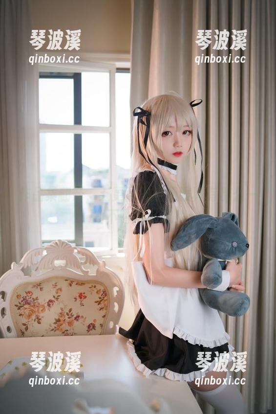 作品集翻开，五更百鬼的和服真有那么一丝不羁的味道！