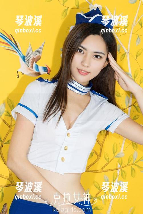 克拉女神 - 钟淇的精选原图：电影院的佳人，丝袜的诱惑在暗影中轻轻摇曳。