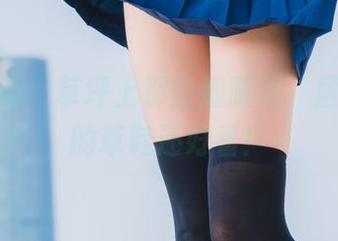 兔玩映画：草坪上那些细腿儿，居然比我的草鞋还好看！