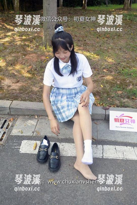 初夏女神 - 柒柒的黑暗魔法图集，定制得刚刚好，让人不自觉想伸手一戳。