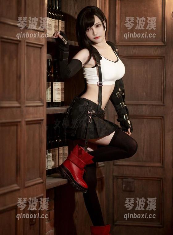 千夜未来的私拍，可怜的摄影师快哭了，女神光环太强大！