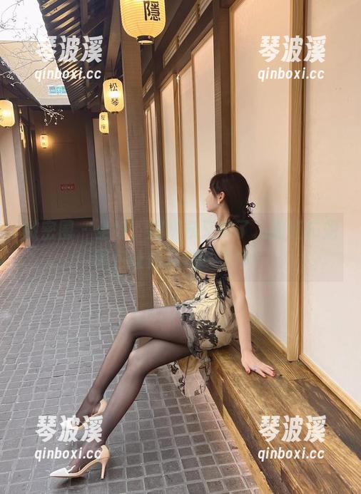 周妍希 微密圈 - 坐好,周妍希又来了,圆红布兜图包让你目光一直停!