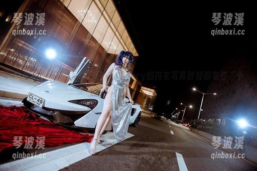 俏皮又不失优雅，啊日日_Ganlory的内衣写真时刻都有些“小心机”。