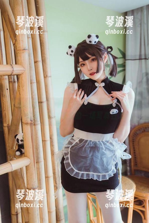 吉他妹妹2.0：夏夏子又双叒叕用COS打破常规，难以定义的一场写真狂欢