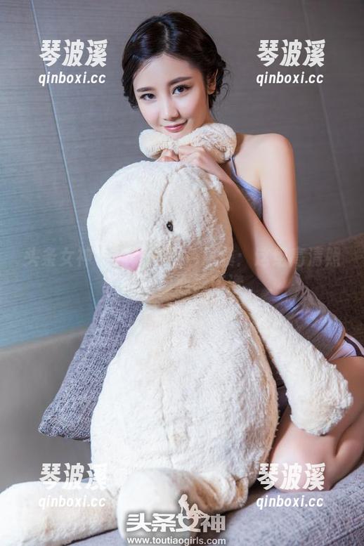 头条女神 - 何娇娇黑色风暴：这组高清照片能让你心神荡漾。
