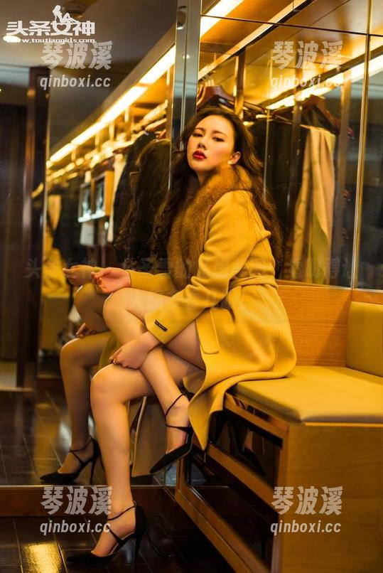 头条女神 - 金圣雪的私房美图，透明得让人想多看几眼！