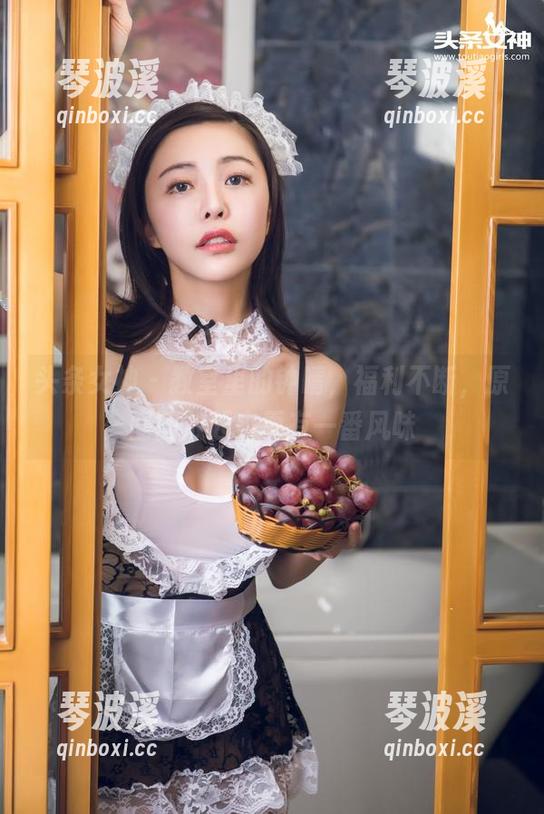 头条女神 - 教室里的钟晴，福利不断，原图回放起来更有一番风味