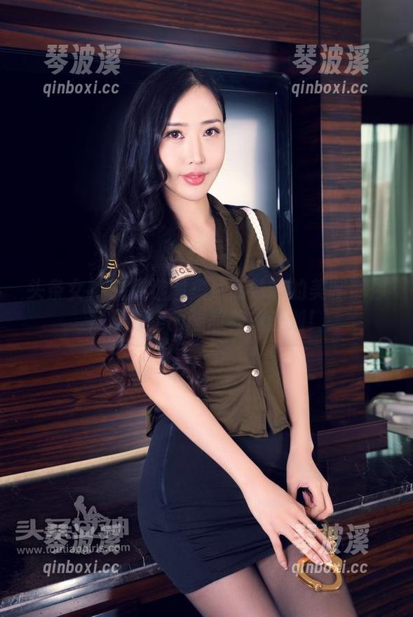 头条女神 - 精选图集：高韩菲的美腿带你打开新年的腿部养成计划！