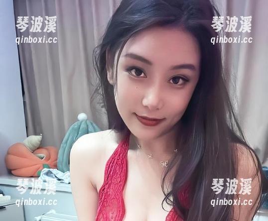 微密圈 - 这年头，能把睡衣穿出天际的也就奶雯了，美图让人啧啧称奇。