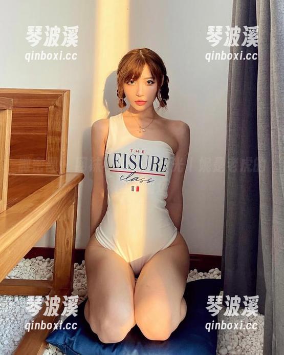 微密圈 - 网袜不怕挑剔目光丨妮是老虎的图片精选