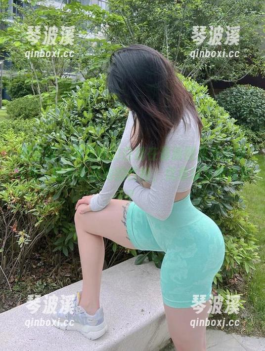 微密圈 - 宋昱欣的白裙在最新图库里静静待着，这不就像她的性格，优雅却又很真实？