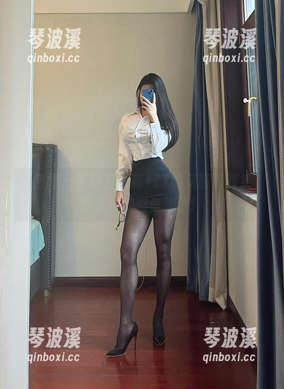 微密圈 - 下载宝儿茹171的美腿写真集，腿迷们的福音来了！