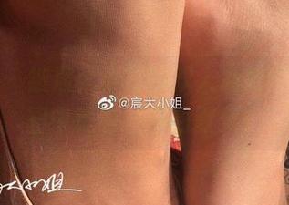 微密圈 – 被宸大小姐的双人私拍圈粉，原图中竟有这样的默契！