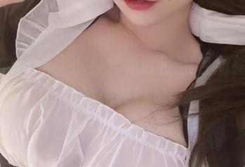 懵懂的学妹，小泉学姐吖的图包流露出十足的逆袭气息。