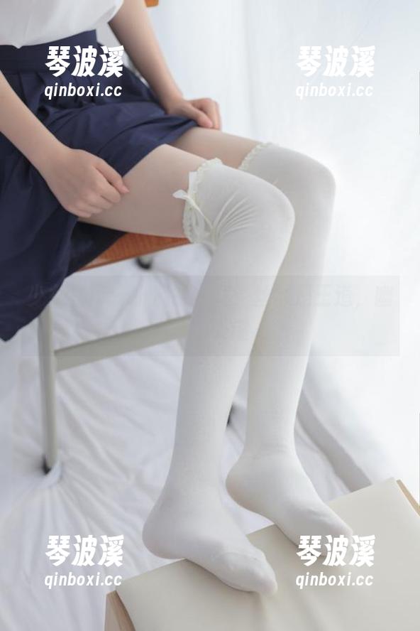 少女秩序 - 小满的写真：丝袜是王道，幽默是关键