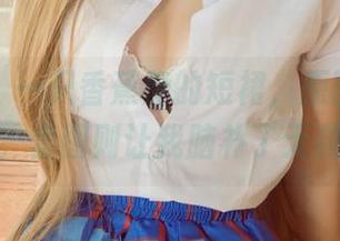 尤果网 – 一只香蕉船的短裙，原图让我一秒定住，套图则让我脑补了无数场景。