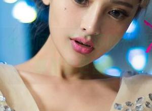 尤果网 – 我就问，艾霓莎的长腿合集放到哪里会更香？