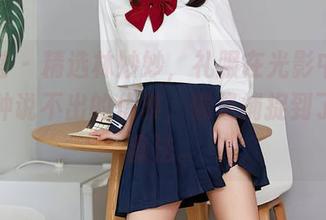 尤蜜荟 – 精选林妙妙，礼服在光影中游走，有种说不出的优雅，像是捕捉到了某种魔法。