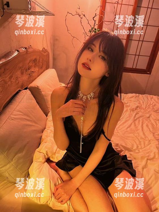 微密圈 - 就是阿朱啊的职业装图包，认真起来还挺犀利的呢