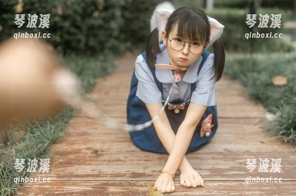 高清图库里默默等待，幼水铃衣的学妹养眼了！