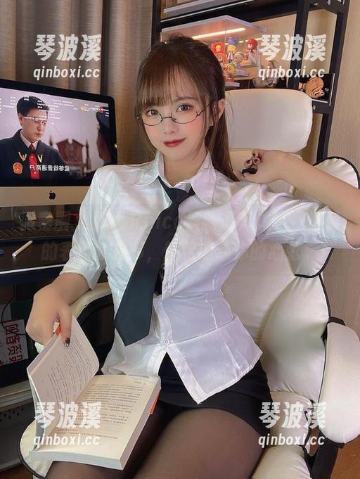 微密圈 - 张思允nice最新写真放送，温柔的表情教科书，轻松撩动你的心弦。