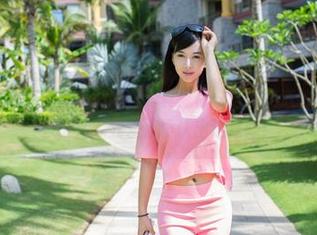推女郎 – 更新！李丽莎的粉色写真：你一定不知道粉色也能这么有个性，我差点没认出这是她！