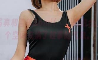 双人写真和普美Bomi(보미)的融合，让整个空间充满了故事的气息。