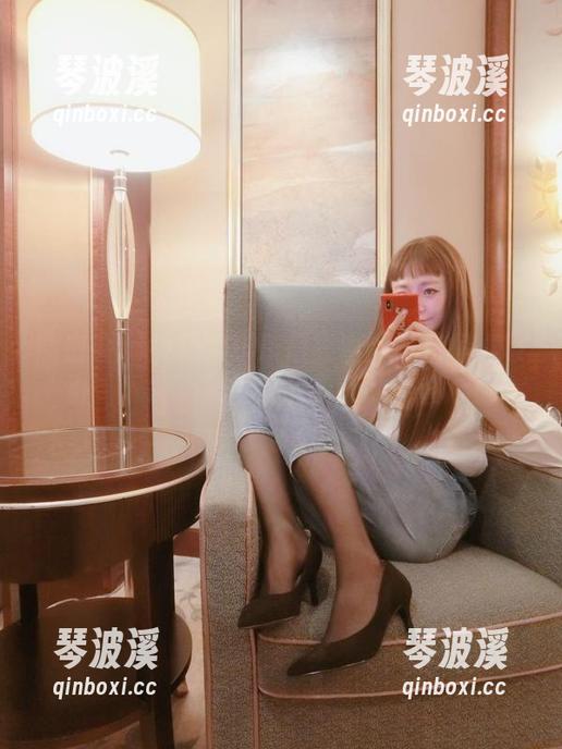 微密圈 - 被杨大乐乐很靠谱的自拍写真吸引，下载功能快来解救我的好奇心！