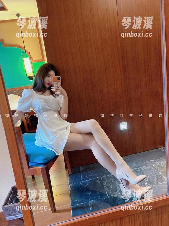 微密圈 - 被林子喵Lynne的袜子牵动的每一个神经，套图下载，即刻感受那柔软的力量～