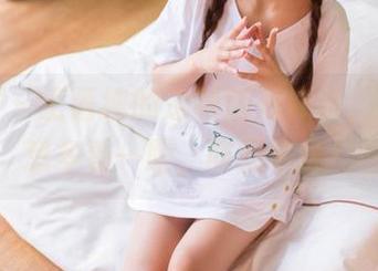 果团网 – 王语纯的定制版死库水，不自觉想多看一眼，咋回事啊！