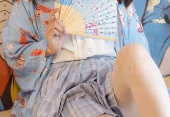 森萝财团 – 小梓的温柔写真，像一块软绵绵的云，稳得让人小心翼翼。