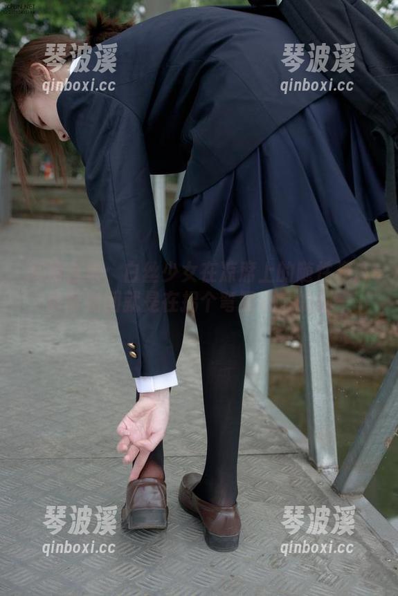 高清合集：白丝少女在凉席上的随性姿态，森萝财团就是在拐个弯戳心底的那一下。